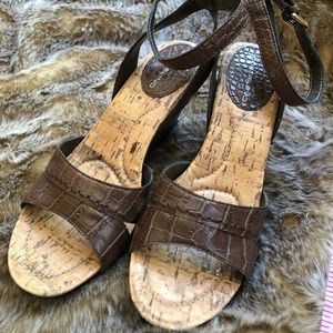 Bandolino wedge sandals